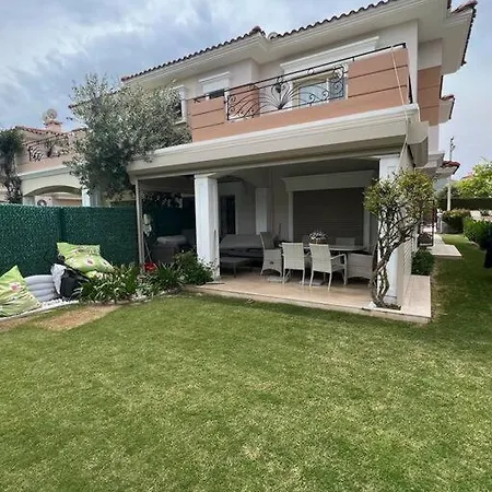 Holiday home Alacati Carsida, Oezel Havuzlu 4 Odali Cesme