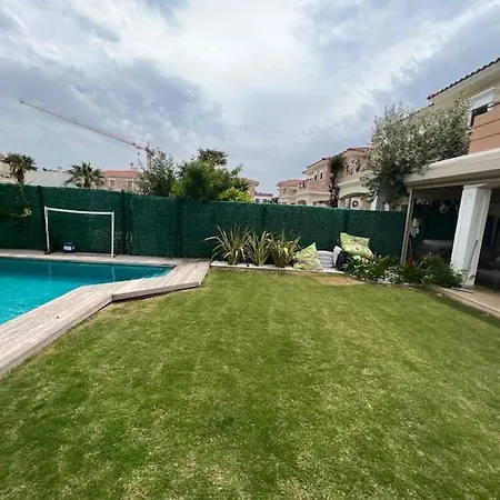 Holiday home Alacati Carsida, Oezel Havuzlu 4 Odali *