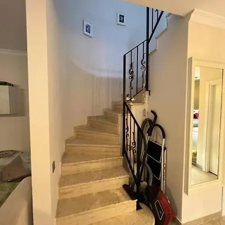 Alaçatı çarşıda, özel Havuzlu 4 Odalı * Çeşme